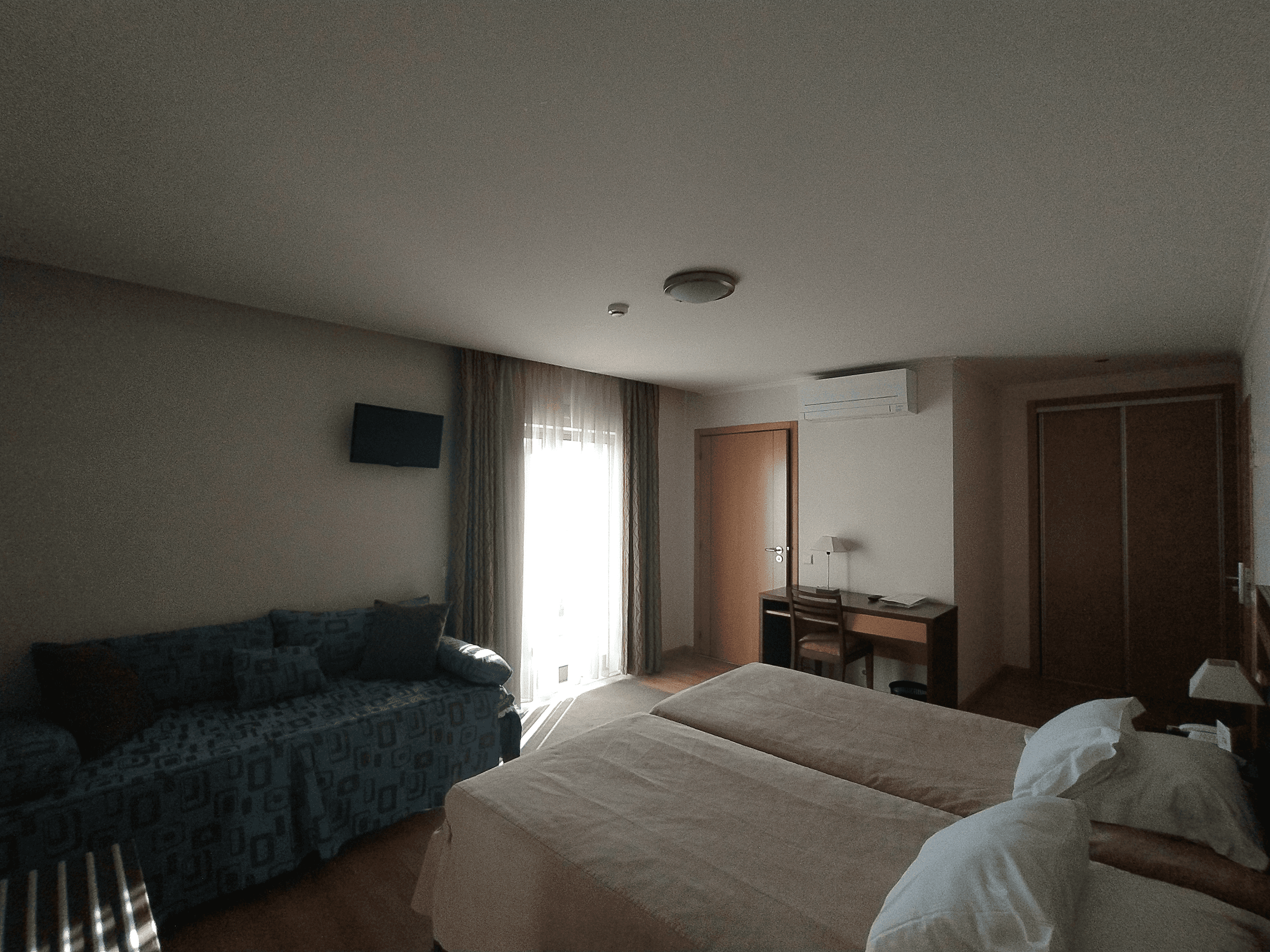 Quarto Duplo com Cama Extra