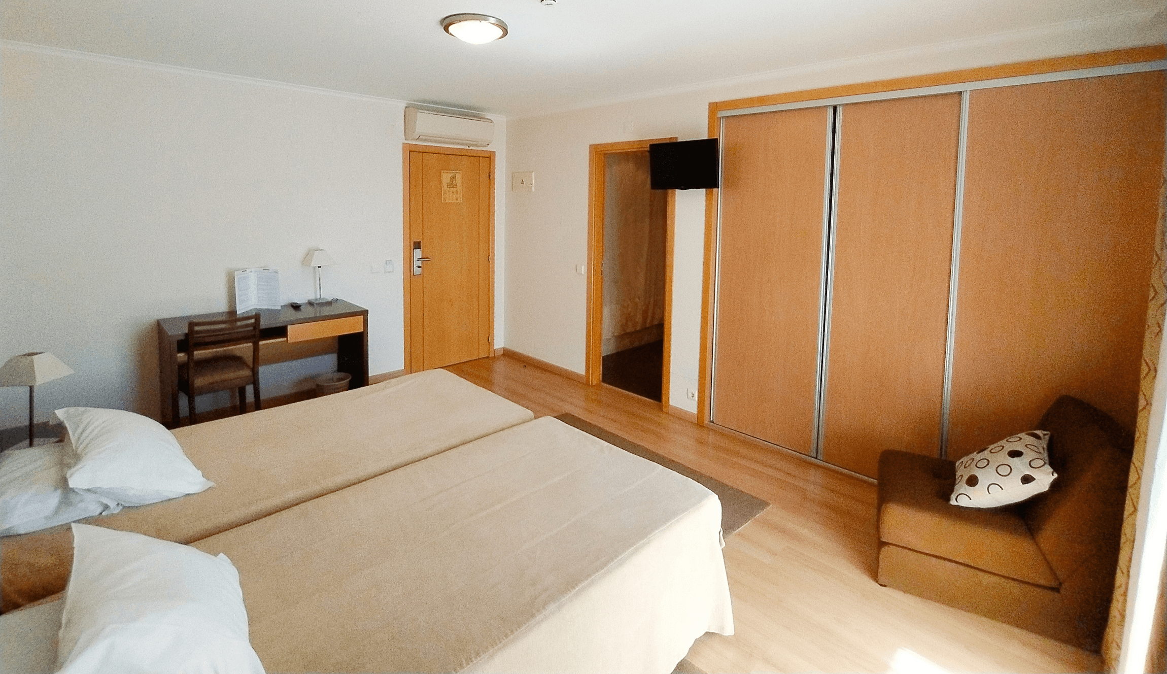 Quarto Twin com Varanda